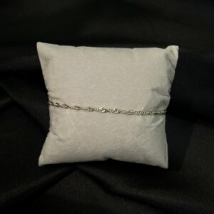 Pulsera Trenzada de Plata: Elegancia y Artesanía Texturizada