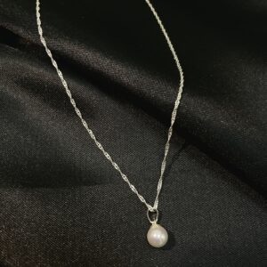 Cadena de Plata con Colgante de Perla Cultivada: El Clásico Reinventado