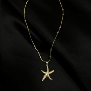 Cadena con Bolines y Estrella de Mar Radiante: El Lujo del Verano