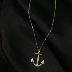 Cadena con Colgante de Ancla Brillante: Símbolo de Estilo y Firmeza