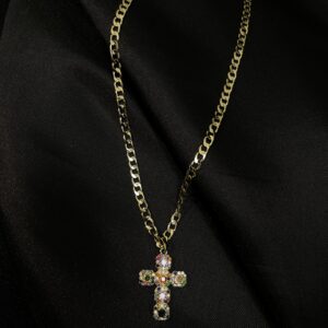 Cadena con Cruz de Circones Multicolor: Audacia y Glamour