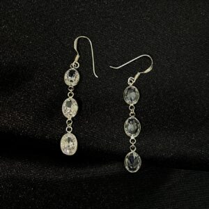 Aros Colgantes con Cristales Brillantes: Elegancia Sutil y Luminosa