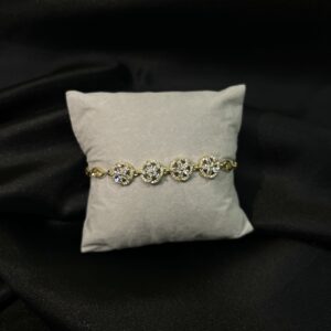 Pulsera Enchapada en Oro con Motivo Floral y Circones Brillantes
