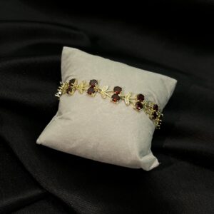 Pulsera con Detalles de Cerezas y Circones Rubí