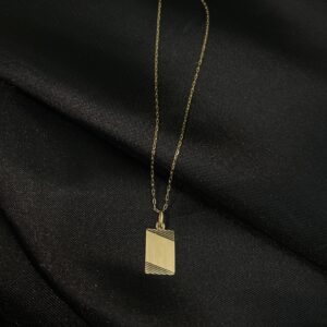 Cadena de Oro 18K para Varón con Colgante de Placa Personalizable: Lujo y Carácter